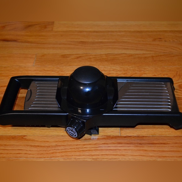 Crofton collapsible mandolin slicer with food holder - Picture 3 of 8